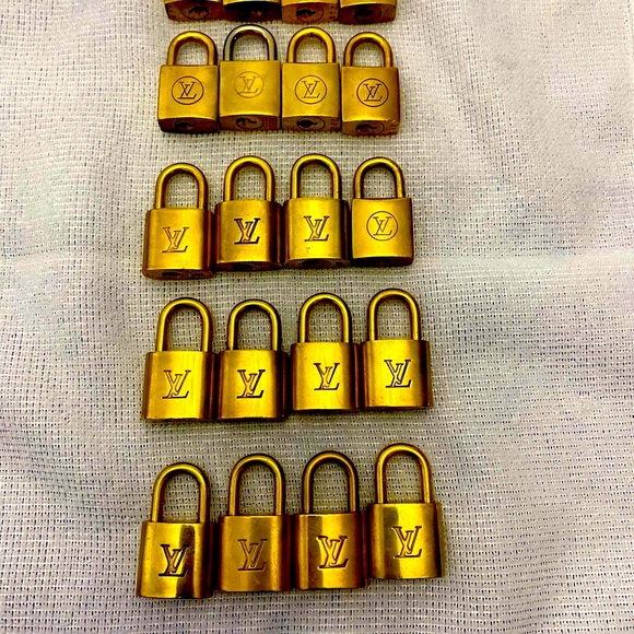 Louis Vuitton Padlock 🔒 - Picture 6 of 6